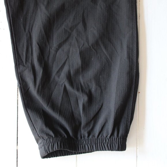 Black Woven Work Out Old Navy Active Capri Pants - Picture 3 of 7